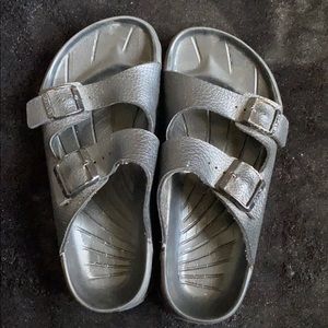 Black Birkenstock’s